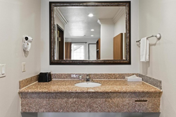 Hyland Inn near Legoland image 12