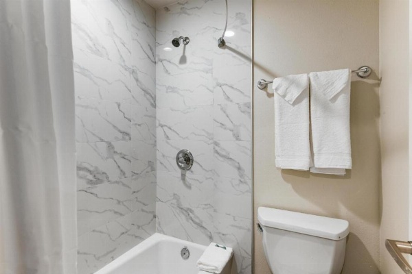 Hyland Inn near Legoland image 30